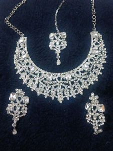 Sparkling Silver Jewelry Set