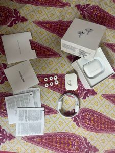 🎧🤍✨Apple AirPods Pro (2nd Generation✨🤍🎧)