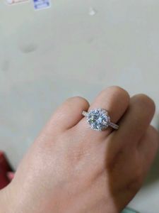 Giva Sunburst Elegant Round Cut Ring