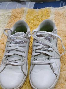 White Nike Woman Shoe