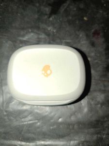 Skullcandy smokin buds and oneplus wireless blueto