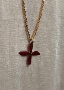 Real flower pendent with chain