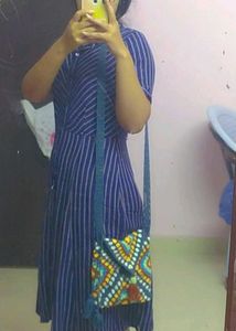 beautiful adjustable crochet sling.