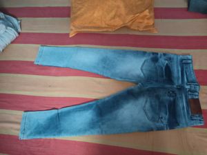 TOMMY HILFIGER JEANS