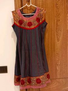 Embroidered Sleeveless Kurti Size Medium