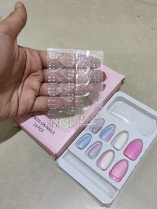 BRAND NEW PRESS ON NAILS