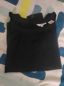 Black Levi&#39;s Top.
