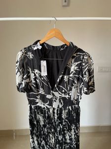 Dorothy Perkins Floral Black&amp;White Pleated MAXI