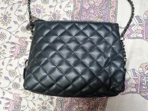 BLACK SLING BAG FOR WOMEN