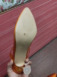 JM Looks Gold Heels - Size 6