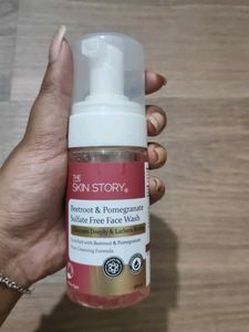 The Skin Story Beetroot &amp; Pomegranate Facewash