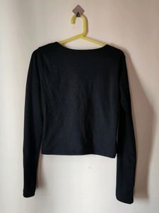 Black Full Sleeve Crop Top