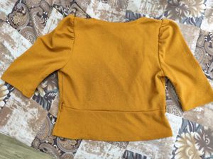 Harpa Top With Puff Sleeves