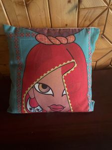 Combo ; Cushion + Showpiece