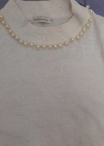 A White Top/sweat Shirt