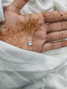 Golden Elegant Solitaire Necklace