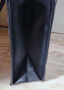 SALE 🆕Cheryl Graphic Handbag