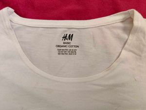 H&amp;M White Tee with 'YES' Sequins