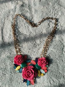 Stunning Roses Design Neckpiece