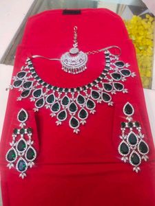 Necklace In Green Stone With American Dimond
