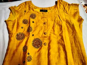 Yellow Embellished Kurta 💗