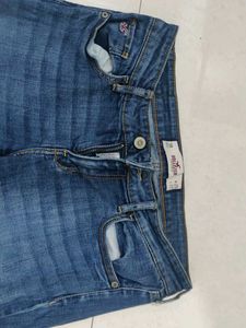Hollister Mid-Rise Striaght Jeans – Dark Wash