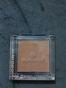 Hilary Rhoda Oil Control Compact In Shade 04 Sunki