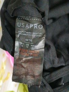 (1098)USA Pro Black Sports Bra