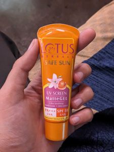 Lotus sunscreen spf 50 pa +++