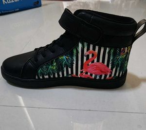 KazarMax Pretty Swan Sneakers