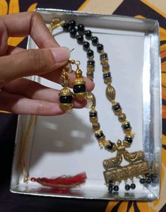 Necklace &amp; Earring Set!