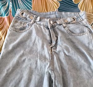 Wide Leg Light Wash Jeans