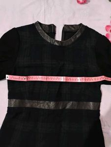 Checked Dress with Leather Accents(Bust-30)