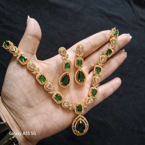 Emerald Necklace Set
