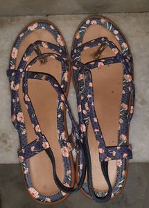 FLORAL SANDALS (USED TWICE)