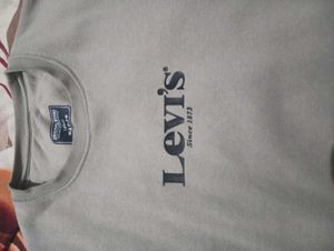 Grey Levi&#39;s warm T-shirt