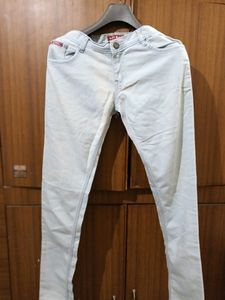 3 Jeans Rs 100 each