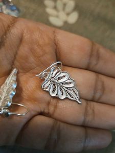 Leaf Design Silver Earrings