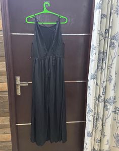 Stright Maxi Dress V Back Size M