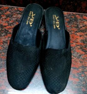 Flat suitable For Ethnic Wear