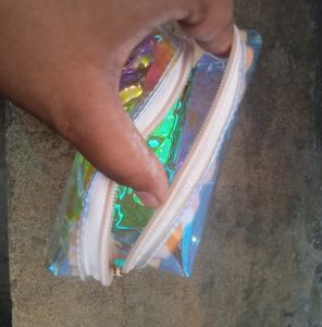 M.A.C Holographic Pouch 👝