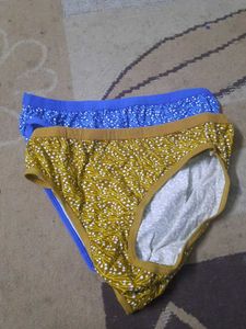 4 Floral Print Briefs Size - Large