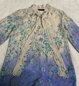 109 F Cute Floral Top 😍