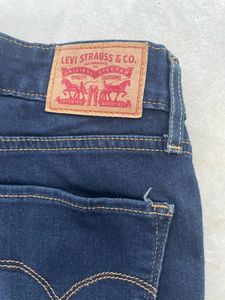 Levi&#39;s Dark Wash Jeans