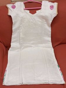 Gently Used White With Floral Embroidery Kurti