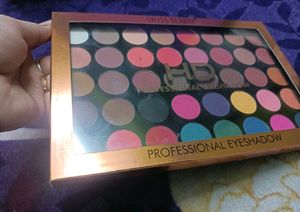 NEW HD Professional 40 Pigmented Eyeshadow Colors