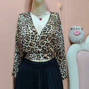 🐆 FOREVER 21Leopard Print Tie Top 🐆