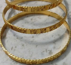 4-Piece Stylish Bangle Set ✨