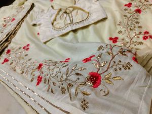 Elegant Embroidered Saree with Blouse 🤩