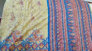 Vibrant Beige &amp; Blue Saree with Paisley Print